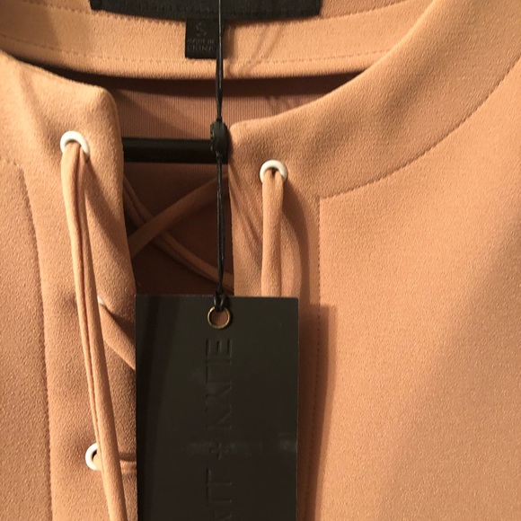 ❗️SOLD❗️Kendall + Kylie dress - Picture 4 of 7